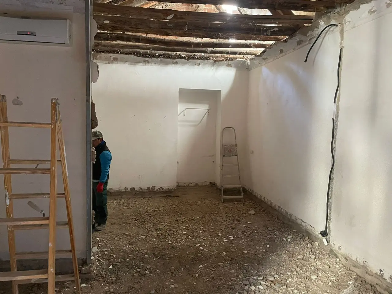 Trabajos complementarios en Granada - Electricidad, fontanería, ventanas, herrería
